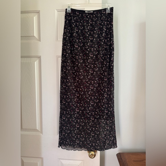 High-rise Black Floral Print Midi Skirt, Size: Small, length 38 inches - Picture 1 of 4